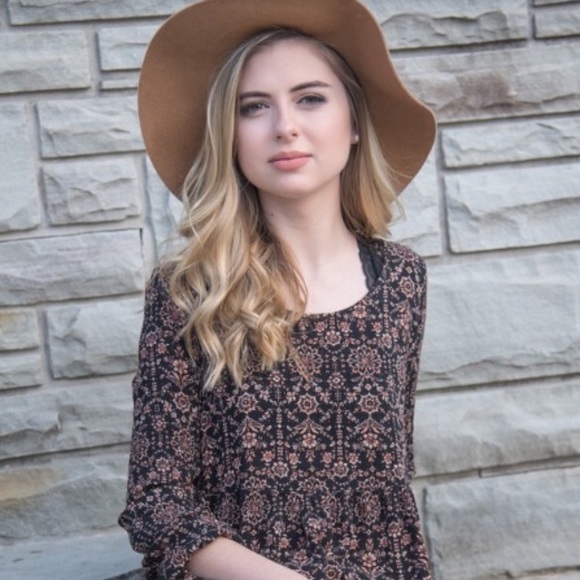 Meet your Posher, Mikayla - Picture 1 of 1